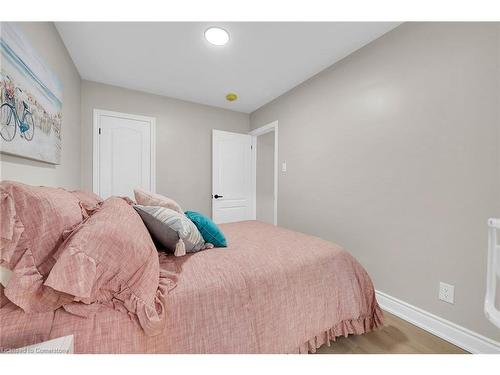 67 Glendee Road, Hamilton, ON - Indoor Photo Showing Bedroom