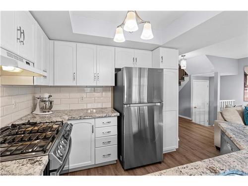 9-18 Cedar Street, Grimsby, ON - Indoor Photo Showing Kitchen