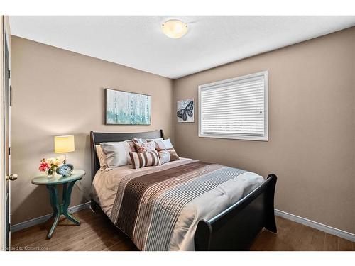 9-18 Cedar Street, Grimsby, ON - Indoor Photo Showing Bedroom