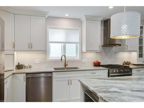 41 Jackson Court, Tillsonburg, ON - Indoor Photo Showing Kitchen With Double Sink With Upgraded Kitchen