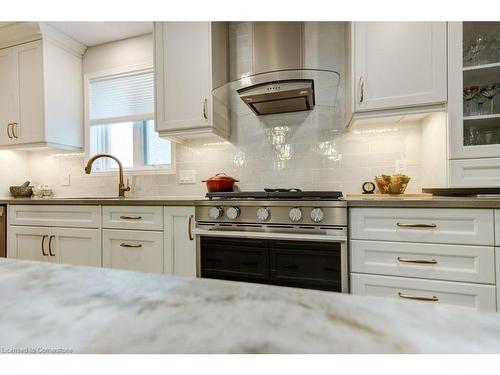 41 Jackson Court, Tillsonburg, ON - Indoor Photo Showing Kitchen With Upgraded Kitchen