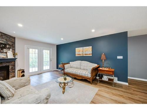 41 Jackson Court, Tillsonburg, ON - Indoor Photo Showing Living Room With Fireplace