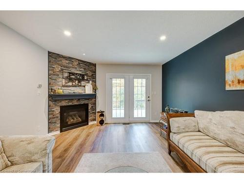 41 Jackson Court, Tillsonburg, ON - Indoor Photo Showing Living Room With Fireplace