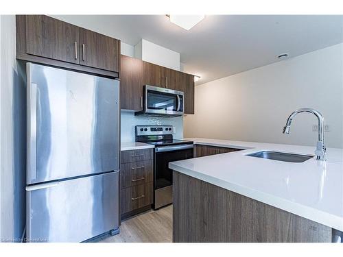 208-455 Charlton Avenue E, Hamilton, ON - Indoor Photo Showing Kitchen