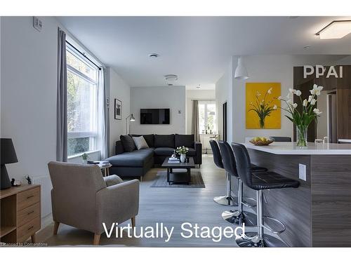 208-455 Charlton Avenue E, Hamilton, ON - Indoor Photo Showing Living Room