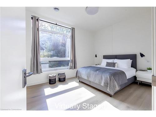 208-455 Charlton Avenue E, Hamilton, ON - Indoor Photo Showing Bedroom