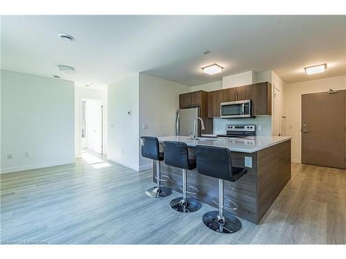 208-455 Charlton Avenue E, Hamilton, ON - Indoor Photo Showing Kitchen