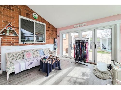 20 Pentland Road, Waterdown, ON - Indoor Photo Showing Living Room