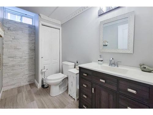 20 Pentland Road, Waterdown, ON - Indoor Photo Showing Bathroom