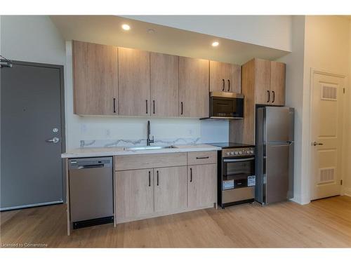 504-11 Robert Street, Hamilton, ON - Indoor Photo Showing Kitchen