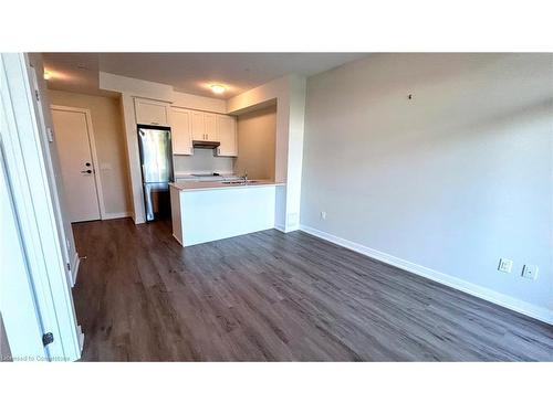 109-600 North Service Rd Road, Hamilton, ON - Indoor Photo Showing Kitchen