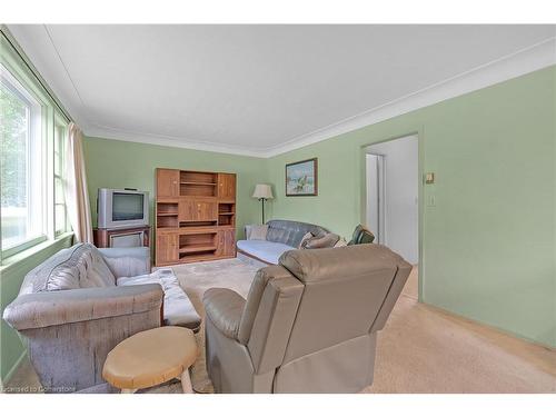 955 Lawrence Road, Hamilton, ON - Indoor Photo Showing Living Room