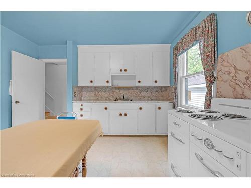 955 Lawrence Road, Hamilton, ON - Indoor Photo Showing Kitchen