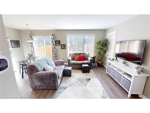 111 Heron Street, Welland, ON - Indoor Photo Showing Living Room