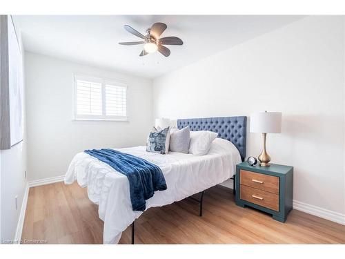 40-586 Renforth Drive, Etobicoke, ON - Indoor Photo Showing Bedroom