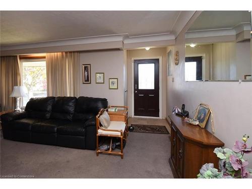 152 West 4Th Street, Hamilton, ON - Indoor Photo Showing Living Room