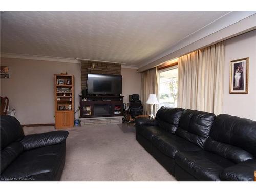 152 West 4Th Street, Hamilton, ON - Indoor Photo Showing Living Room