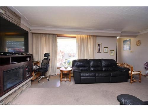 152 West 4Th Street, Hamilton, ON - Indoor Photo Showing Living Room