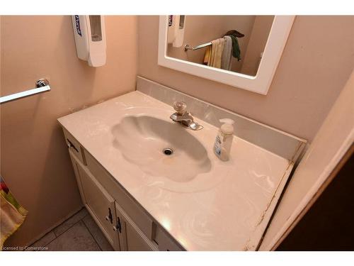 152 West 4Th Street, Hamilton, ON - Indoor Photo Showing Bathroom