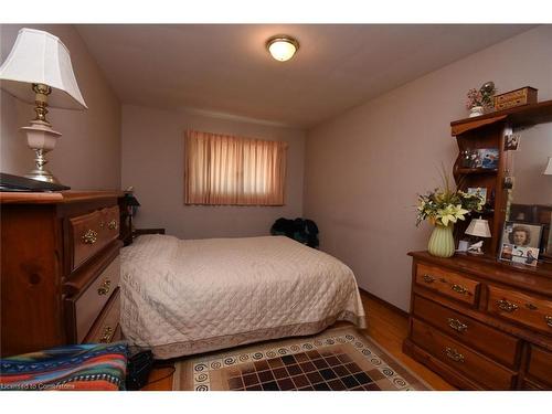 152 West 4Th Street, Hamilton, ON - Indoor Photo Showing Bedroom