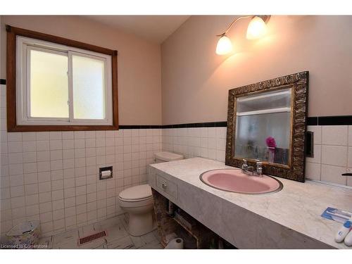 152 West 4Th Street, Hamilton, ON - Indoor Photo Showing Bathroom