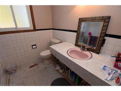 152 West 4Th Street, Hamilton, ON - Indoor Photo Showing Bathroom