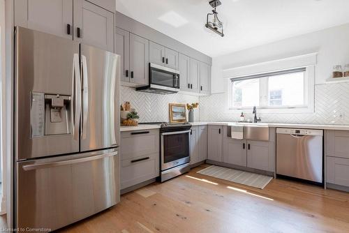 418 Macnab Street N, Hamilton, ON - Indoor Photo Showing Kitchen With Upgraded Kitchen