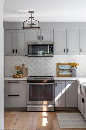 418 Macnab Street N, Hamilton, ON - Indoor Photo Showing Kitchen With Upgraded Kitchen