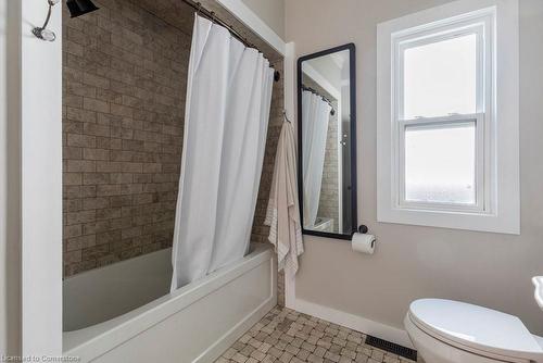 418 Macnab Street N, Hamilton, ON - Indoor Photo Showing Bathroom