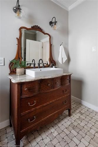 418 Macnab Street N, Hamilton, ON - Indoor Photo Showing Bathroom