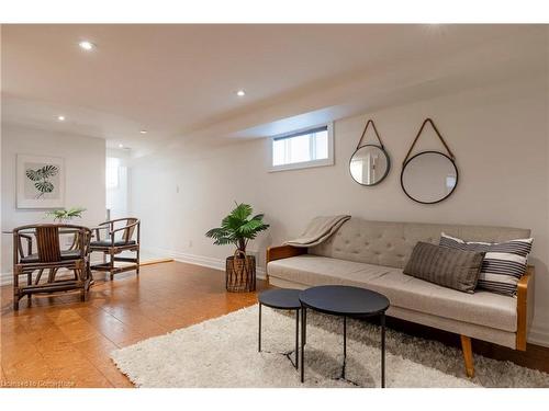 418 Macnab Street N, Hamilton, ON - Indoor Photo Showing Living Room