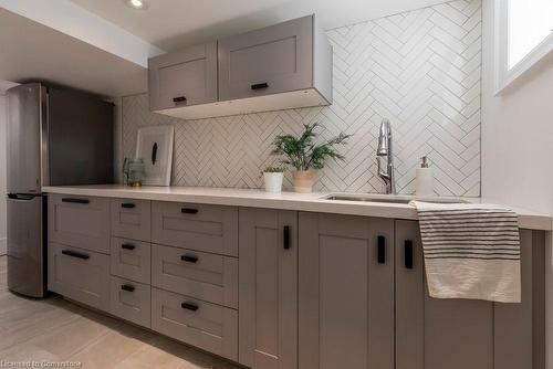 418 Macnab Street N, Hamilton, ON - Indoor Photo Showing Kitchen