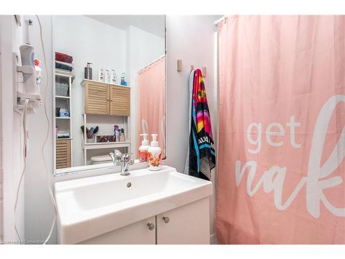 261 Darling Street, Brantford, ON - Indoor Photo Showing Bathroom