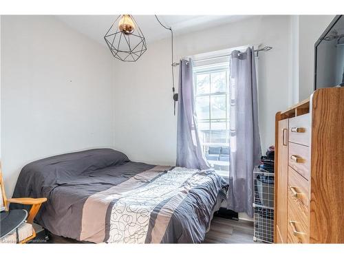 261 Darling Street, Brantford, ON - Indoor Photo Showing Bedroom