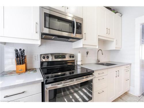 261 Darling Street, Brantford, ON - Indoor Photo Showing Kitchen With Upgraded Kitchen