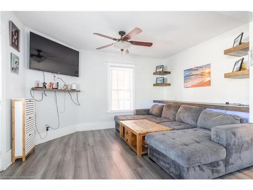 261 Darling Street, Brantford, ON - Indoor Photo Showing Living Room