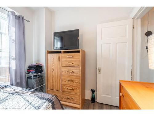 261 Darling Street, Brantford, ON - Indoor Photo Showing Bedroom