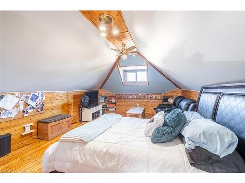 261 Darling Street, Brantford, ON - Indoor Photo Showing Bedroom