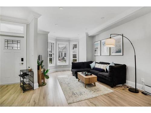 99 Chestnut Avenue, Hamilton, ON - Indoor Photo Showing Living Room