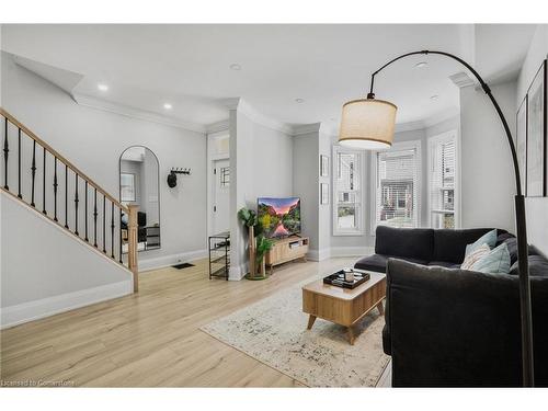 99 Chestnut Avenue, Hamilton, ON - Indoor Photo Showing Living Room