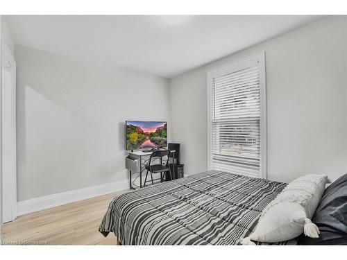 99 Chestnut Avenue, Hamilton, ON - Indoor Photo Showing Bedroom