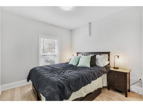 99 Chestnut Avenue, Hamilton, ON - Indoor Photo Showing Bedroom