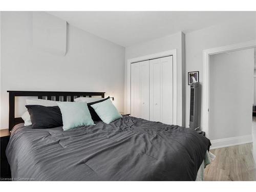 99 Chestnut Avenue, Hamilton, ON - Indoor Photo Showing Bedroom