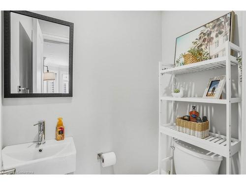 99 Chestnut Avenue, Hamilton, ON - Indoor Photo Showing Bathroom