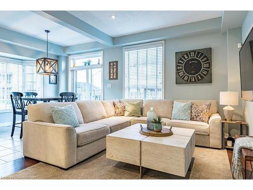 4 Marina Point Crescent, Hamilton, ON - Indoor Photo Showing Living Room