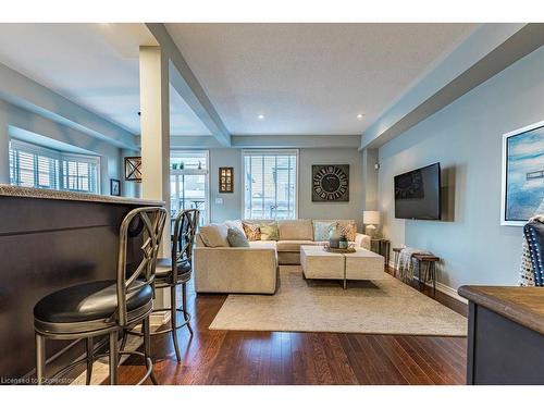 4 Marina Point Crescent, Hamilton, ON - Indoor Photo Showing Living Room