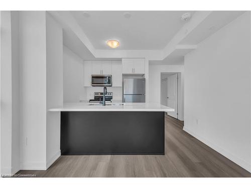 406-460 Dundas Street E, Waterdown, ON - Indoor Photo Showing Kitchen