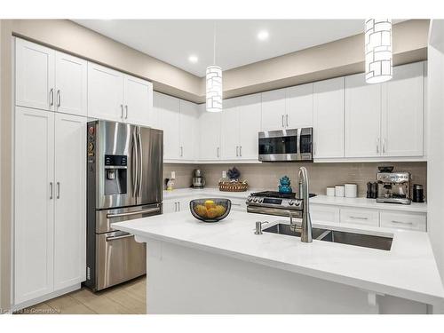 21-1890 Rymal Road East, Hamilton, ON - Indoor Photo Showing Kitchen With Double Sink With Upgraded Kitchen