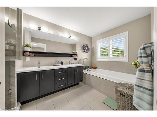 21-1890 Rymal Road East, Hamilton, ON - Indoor Photo Showing Bathroom