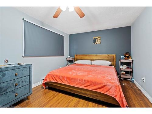 16-91 Livingston Avenue, Grimsby, ON - Indoor Photo Showing Bedroom